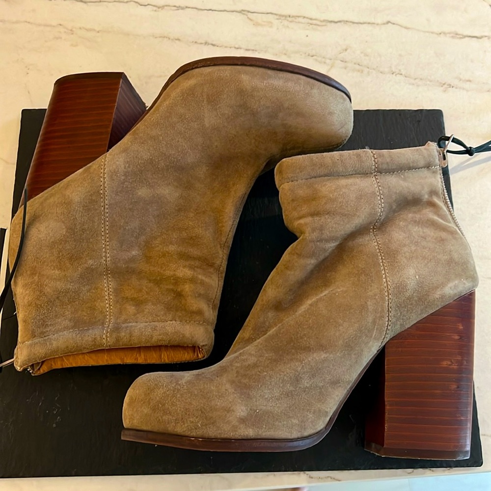 Jeffrey Campbell suede booties 38